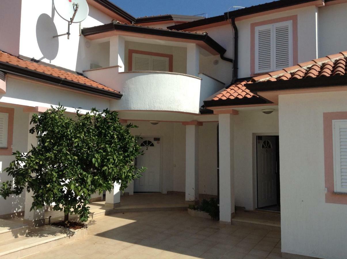 Casa Isabella Apartment พูลา ภายนอก รูปภาพ